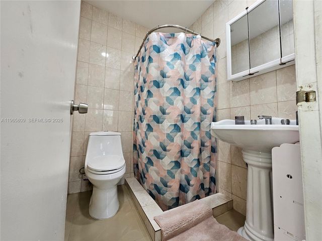 1232 NE 181st St, North Miami Beach, FL 33162