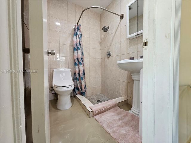 1232 NE 181st St, North Miami Beach, FL 33162