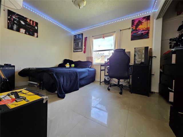 1232 NE 181st St, North Miami Beach, FL 33162