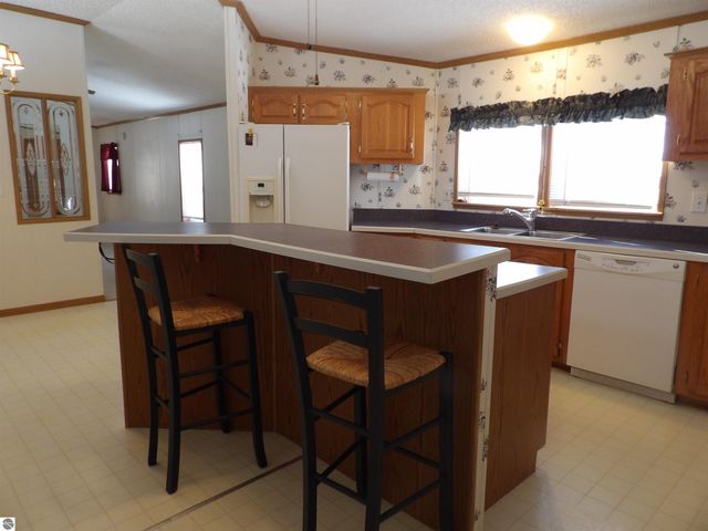 380 Fairway Drive, Cadillac, MI 49601