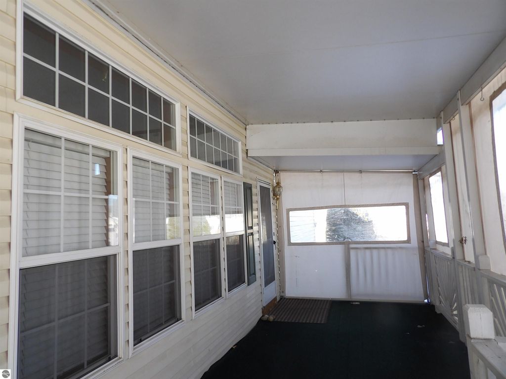 Image 2 of property listing at 380 Fairway Drive, Cadillac, MI 49601