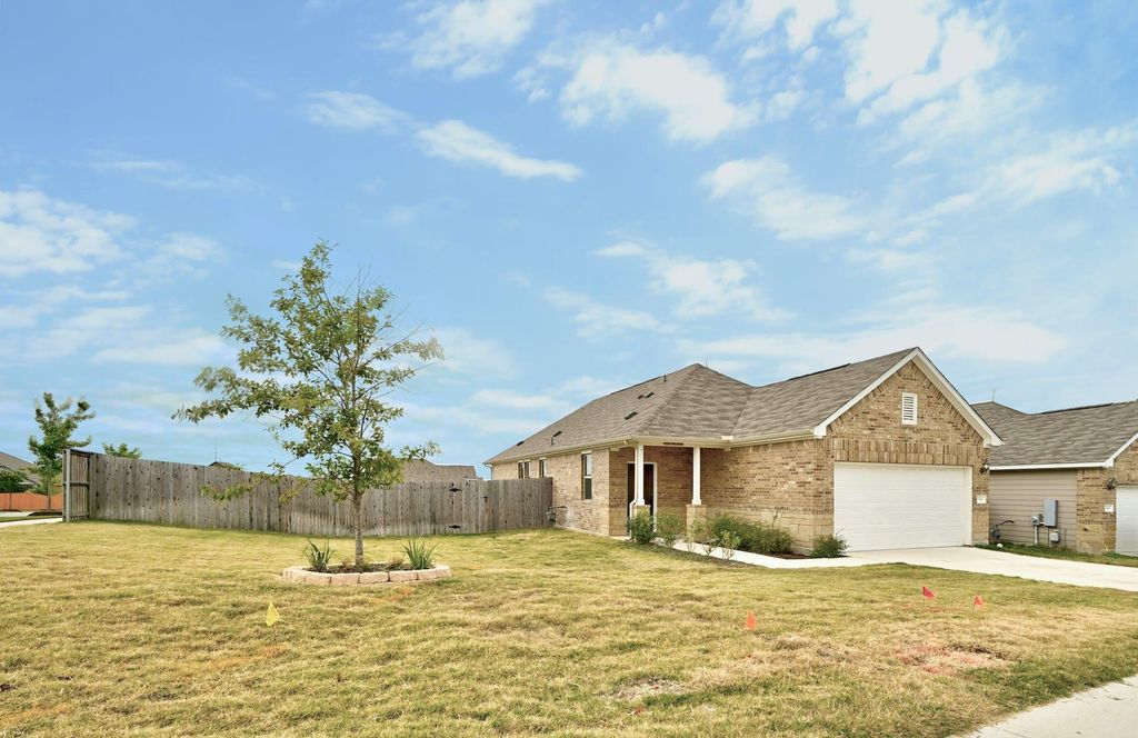 174 Silktassel WAY, Buda, TX 78610