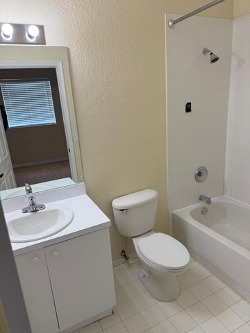 8839 S Isles Circle, Tamarac, FL 33321