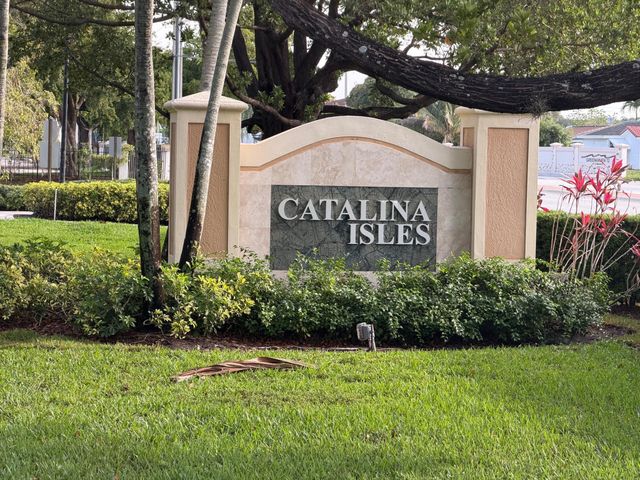 8839 S Isles Circle, Tamarac, FL 33321