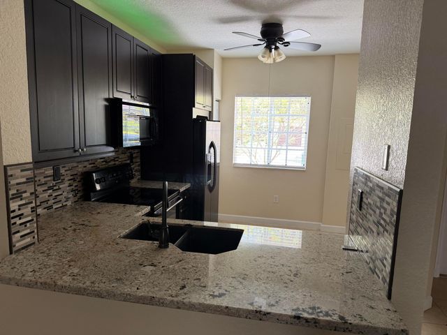 8839 S Isles Circle, Tamarac, FL 33321