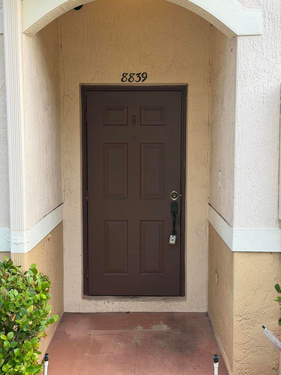 8839 S Isles Circle, Tamarac, FL 33321