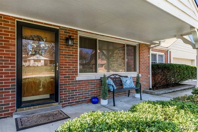 12 Winslow Lane, Des Peres, MO 63131