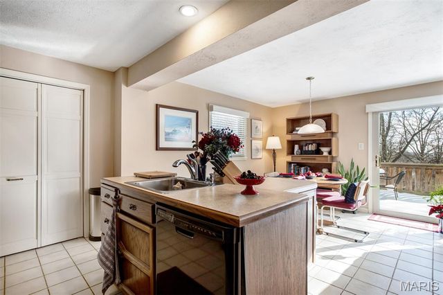 12 Winslow Lane, Des Peres, MO 63131