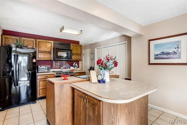 12 Winslow Lane, Des Peres, MO 63131