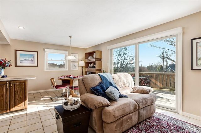 12 Winslow Lane, Des Peres, MO 63131