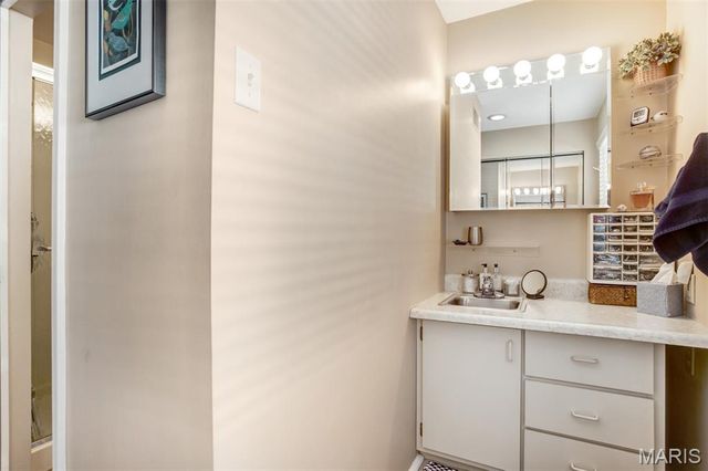 12 Winslow Lane, Des Peres, MO 63131