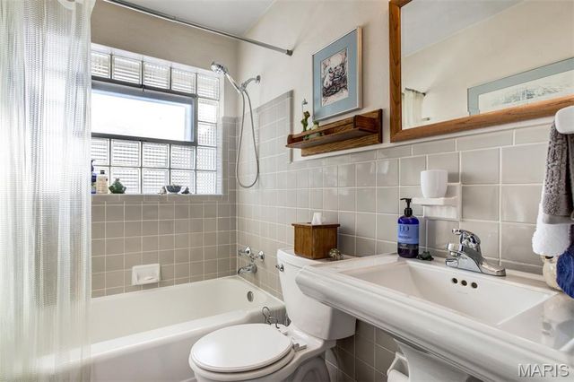 12 Winslow Lane, Des Peres, MO 63131