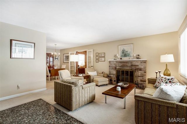 12 Winslow Lane, Des Peres, MO 63131