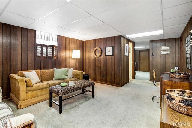 12 Winslow Lane, Des Peres, MO 63131