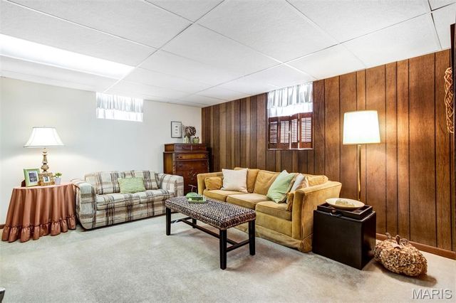 12 Winslow Lane, Des Peres, MO 63131