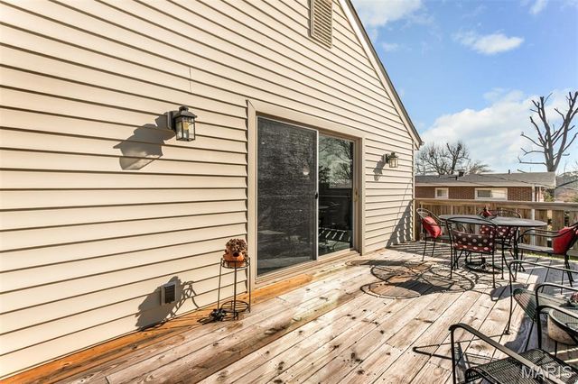 12 Winslow Lane, Des Peres, MO 63131