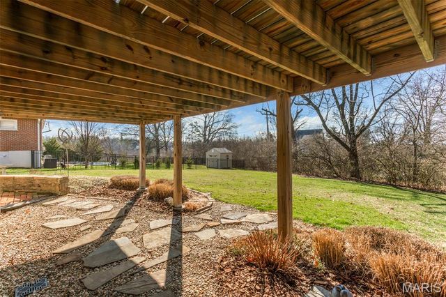 12 Winslow Lane, Des Peres, MO 63131