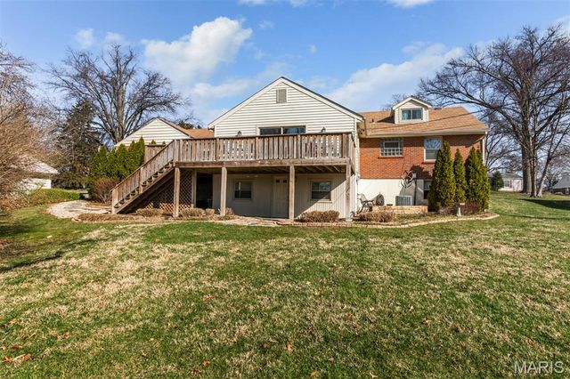 12 Winslow Lane, Des Peres, MO 63131