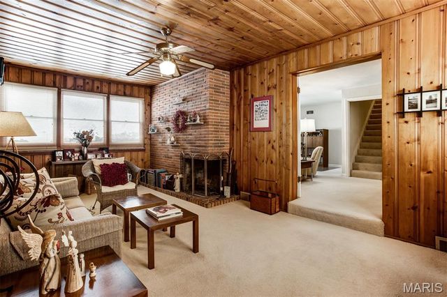 12 Winslow Lane, Des Peres, MO 63131