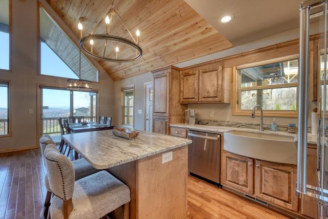 144 Lexington Drive, Brasstown, NC 28902