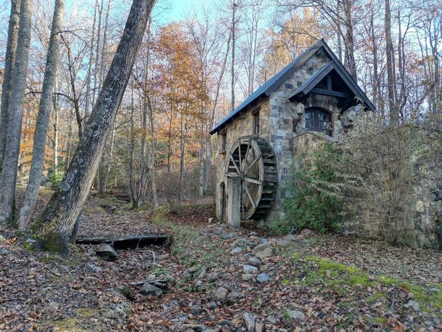 144 Lexington Drive, Brasstown, NC 28902