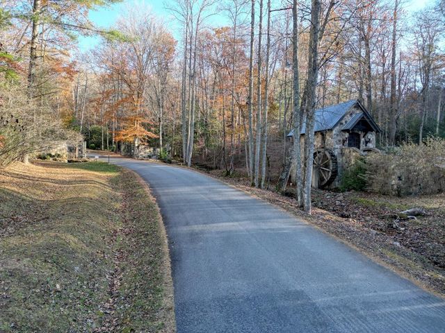 144 Lexington Drive, Brasstown, NC 28902