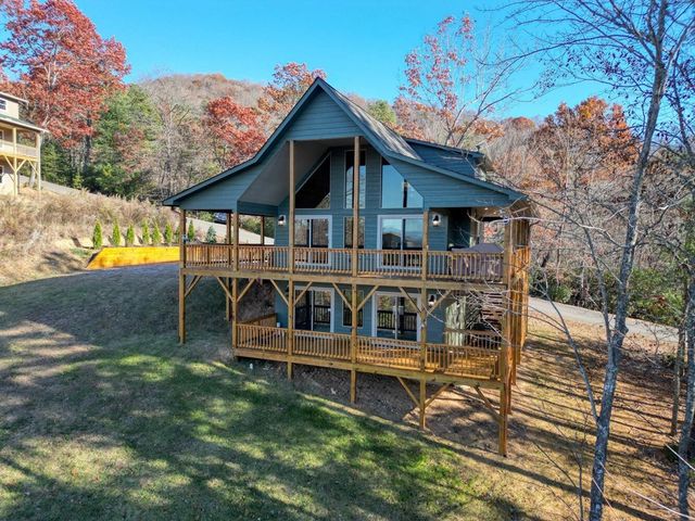 144 Lexington Drive, Brasstown, NC 28902