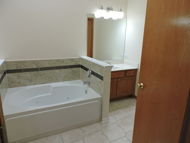 1028 Beninford Lane, Westmont, IL 60559