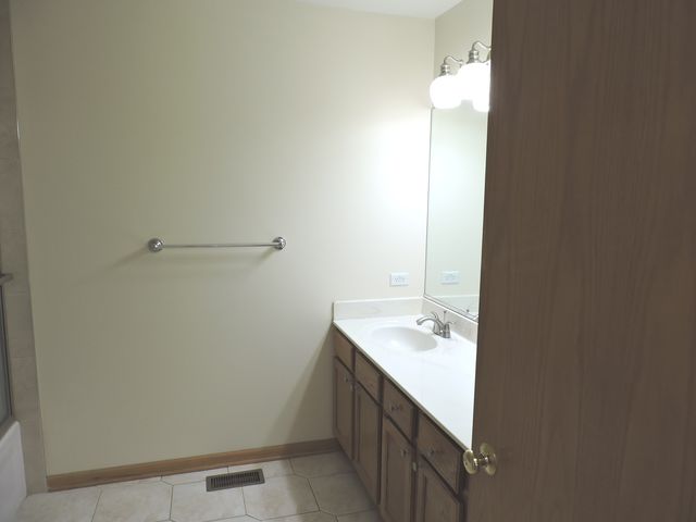 1028 Beninford Lane, Westmont, IL 60559