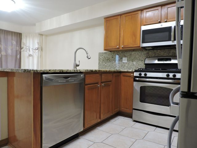 1028 Beninford Lane, Westmont, IL 60559