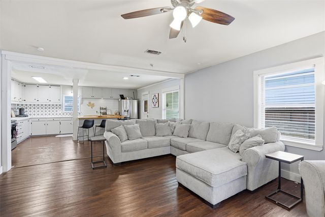 208 W Couts Street, Weatherford, TX 76086