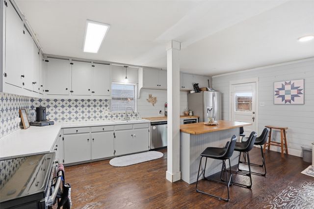 208 W Couts Street, Weatherford, TX 76086