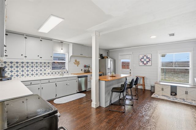 208 W Couts Street, Weatherford, TX 76086