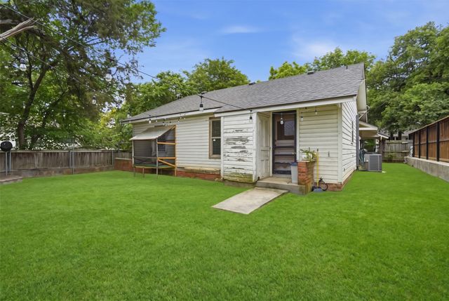 208 W Couts Street, Weatherford, TX 76086