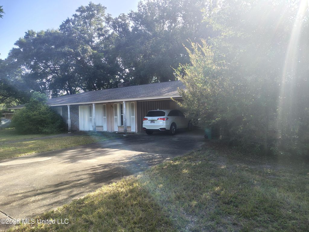 311 Lakeview Boulevard, Biloxi, MS 39531