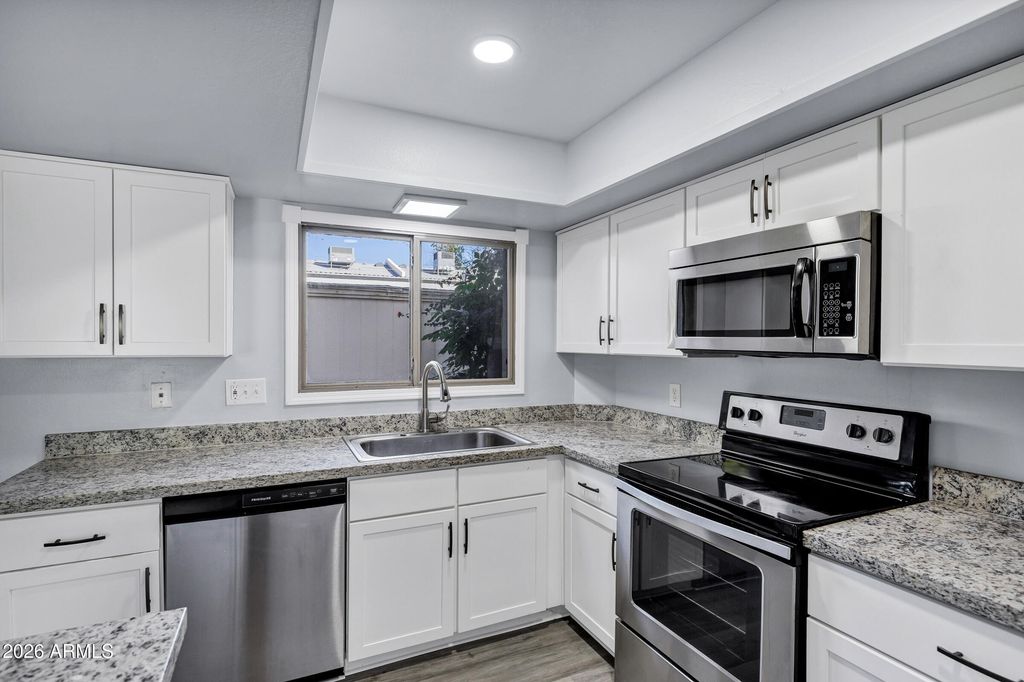 14 E HERMOSA Drive, Tempe, AZ 85282