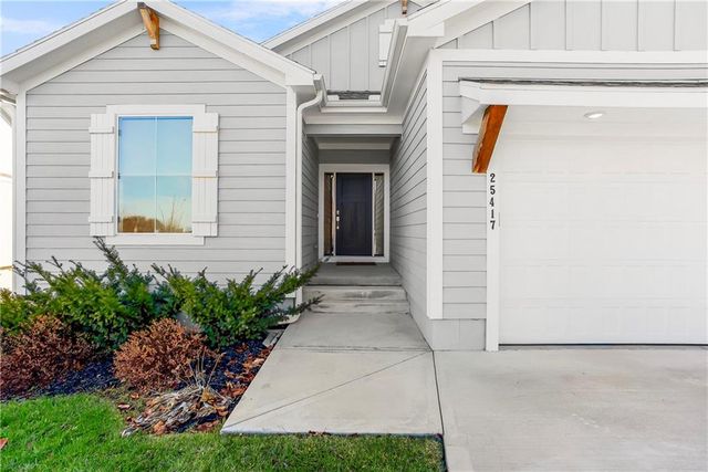 25417 W 142nd Place, Olathe, KS 66061