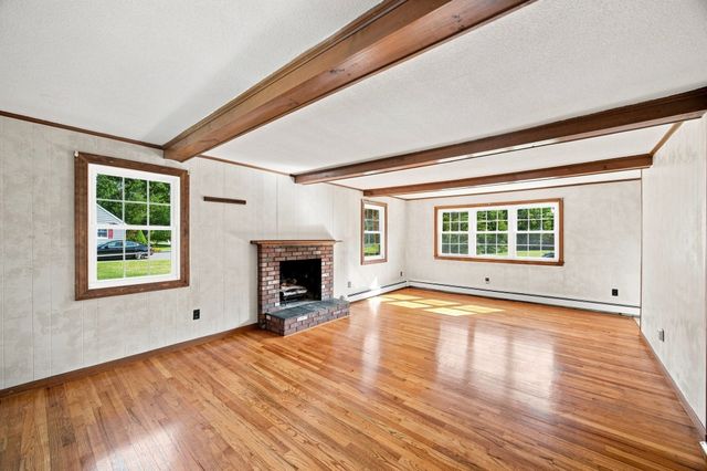 28 River Park Dr, Hampden, MA 01036
