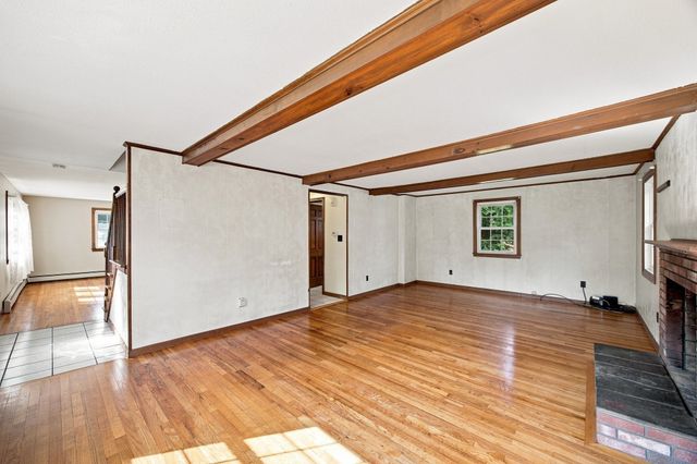 28 River Park Dr, Hampden, MA 01036