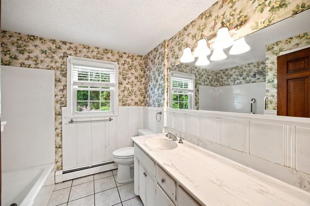 28 River Park Dr, Hampden, MA 01036