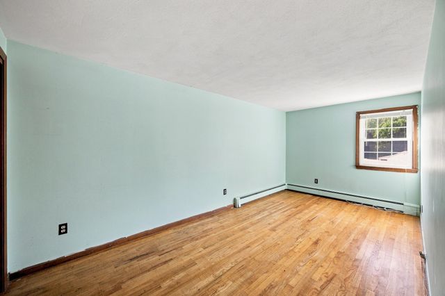 28 River Park Dr, Hampden, MA 01036