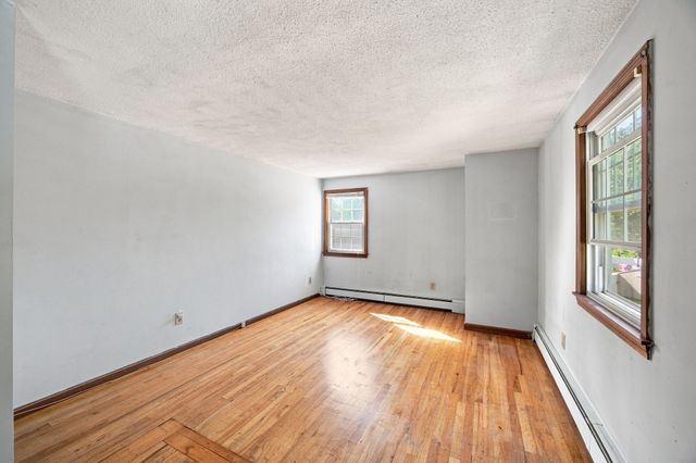 28 River Park Dr, Hampden, MA 01036