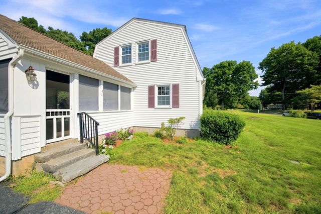 28 River Park Dr, Hampden, MA 01036