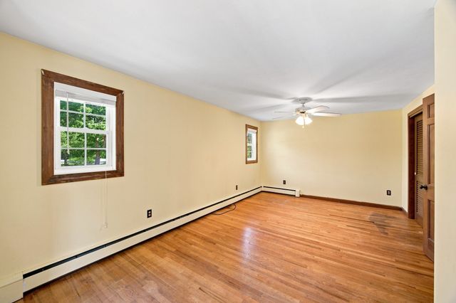 28 River Park Dr, Hampden, MA 01036