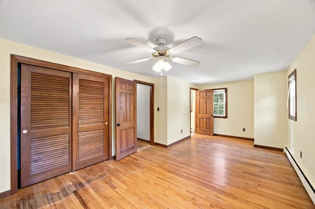 28 River Park Dr, Hampden, MA 01036