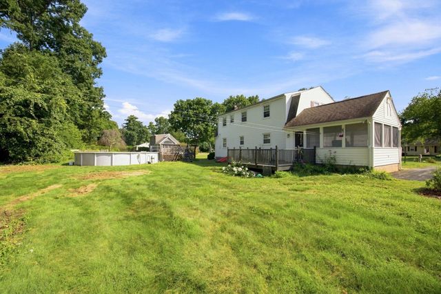 28 River Park Dr, Hampden, MA 01036