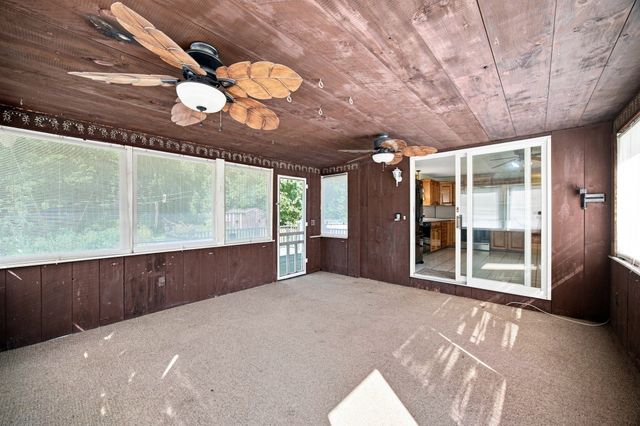28 River Park Dr, Hampden, MA 01036