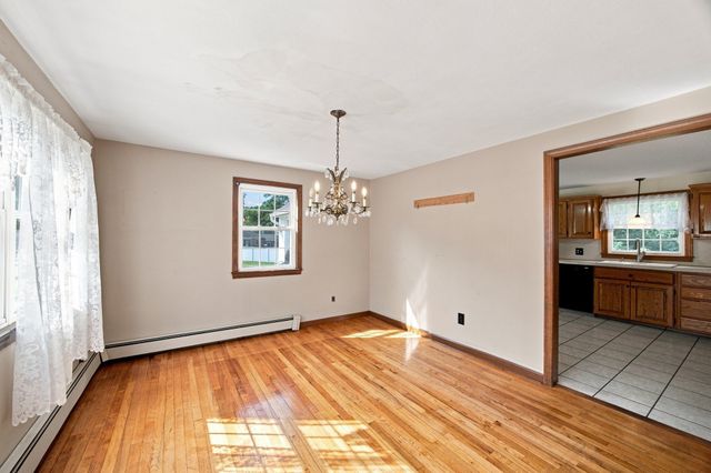 28 River Park Dr, Hampden, MA 01036