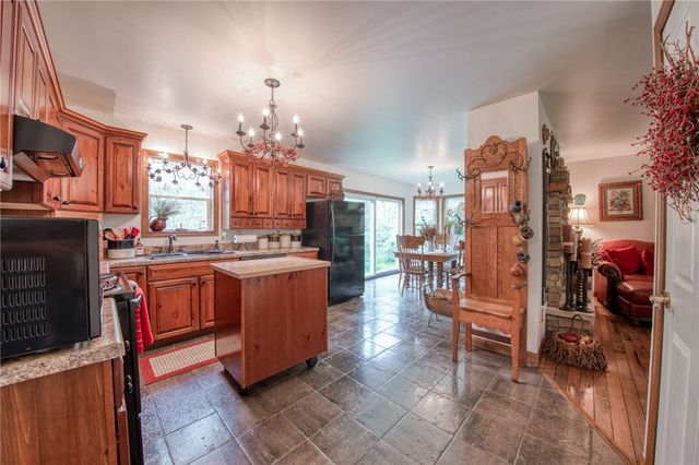 64 Shuster Rd, West Deer, PA 15044