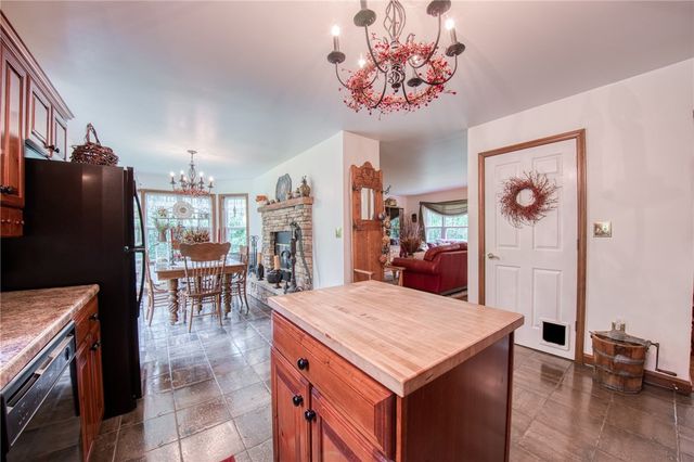 64 Shuster Rd, West Deer, PA 15044